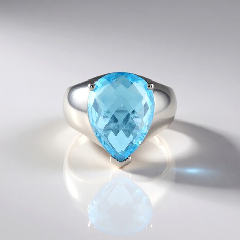 Anello in argento con Topazio Blu Cielo