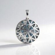 Zilveren hanger met een hemel-blauwe topaas