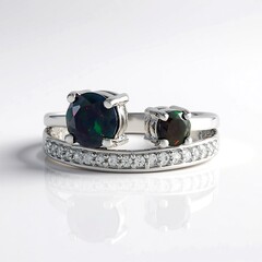Anello in argento con Opale Mezezo (Adela Silber)
