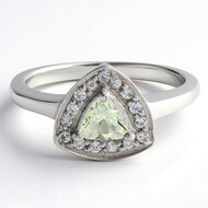 Anillo en plata con Escapolita amarilla