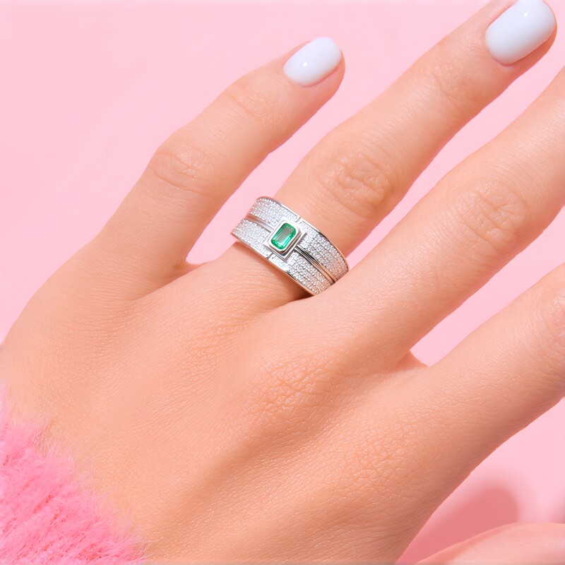 Zilveren ring met een Colombiaanse smaragd