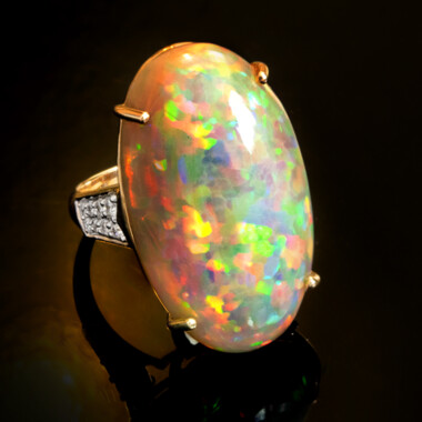 Anello in oro con Opale di Welo AAA (AMAYANI)