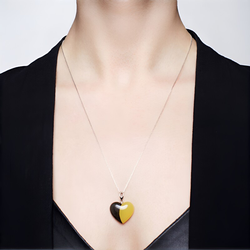 Edelstein-Silberanhänger (dagen)