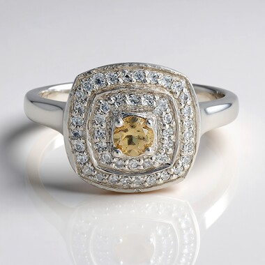 Anello in argento con Granato Malaya