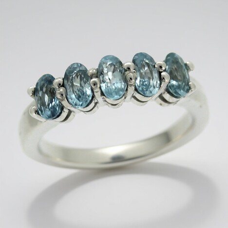 Bague en argent et Zircon de Ratanakiri