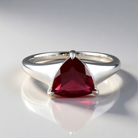 Bague en argent et Rubis de Madagascar