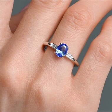 Zilveren ring met een tanzaniet