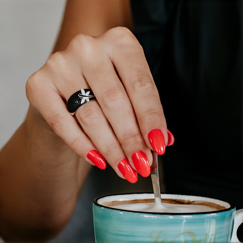 Bague en argent et Spinelle noir