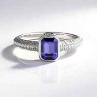 Zilveren ring met een tanzaniet (de Melo Essence)