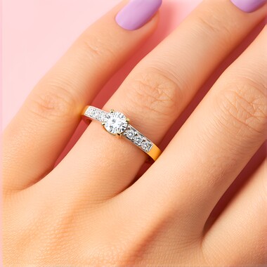 Anillo en plata con Zircón