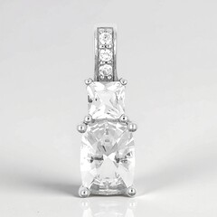 Ciondolo in argento con Danburite