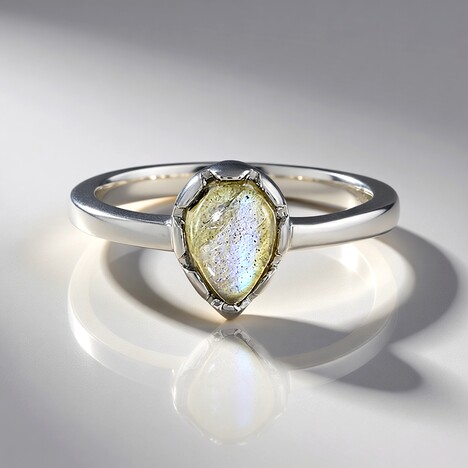 Anello in argento con Labradorite