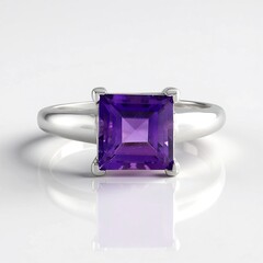 Anello in argento con Ametista Siberiana