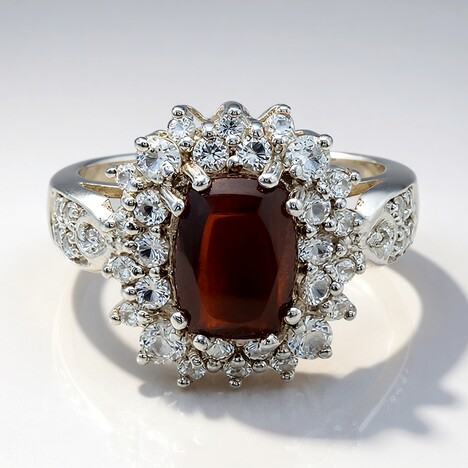 Anello in argento con Occhio di Tigre Rosso