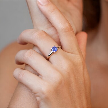 Anello in argento con Tanzanite