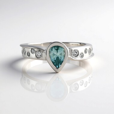 Zilveren ring met een Ratanakiri zirkoon