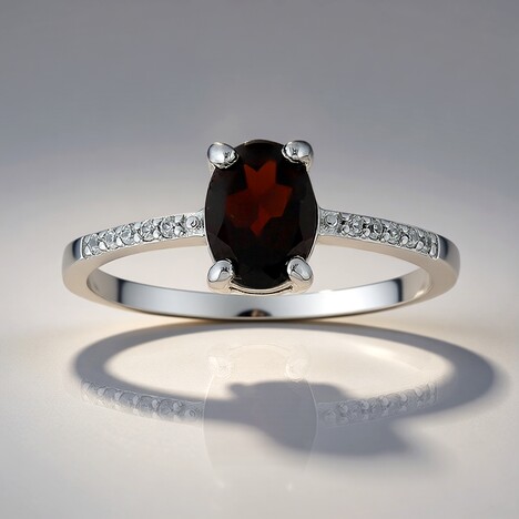 Anello in argento con Granato
