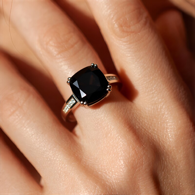 Anello in argento con Spinello Nero