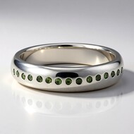 Bague en argent et Diamant vert émeraude