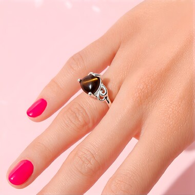 Zilveren ring met een rode tijgeroog