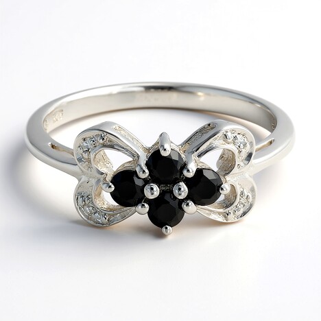 Anello in argento con Spinello Nero