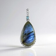 Ciondolo in argento con Labradorite