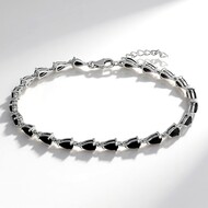 Brazalete en plata con Espinela negra