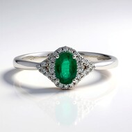 Anillo en oro con Esmeralda de Zambia AAA