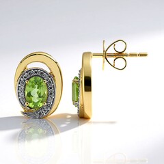 Orecchini in oro con Peridoto Wagogo