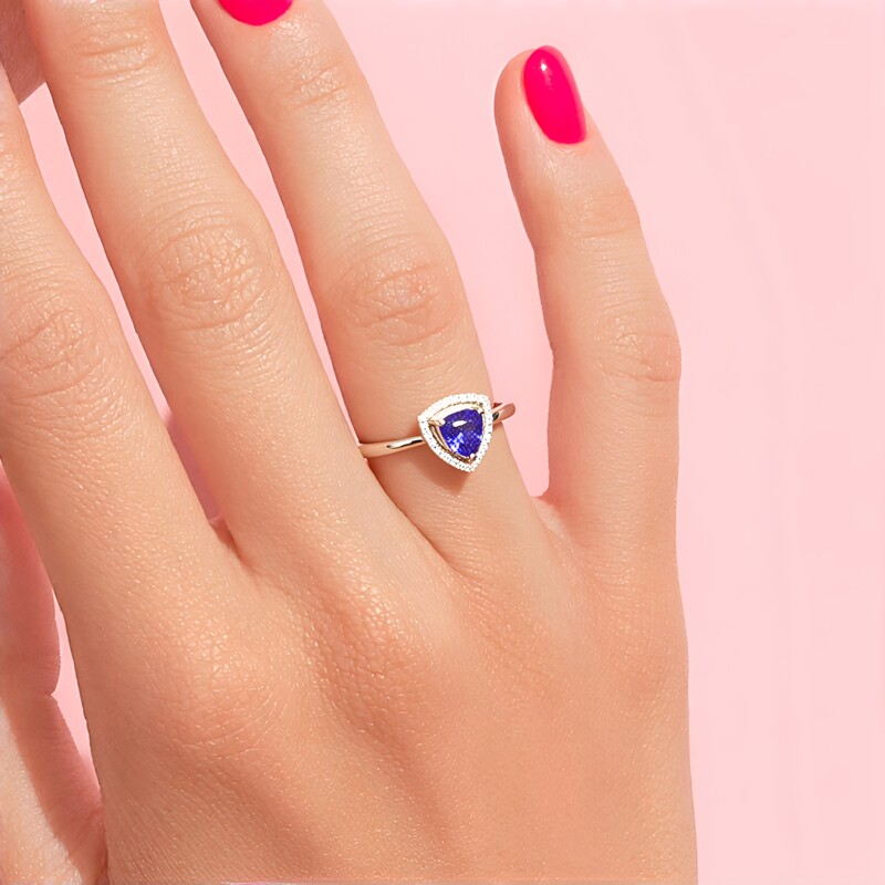 Anello in argento con Tanzanite
