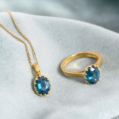 Anillo en plata con Cianita petróleo
