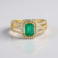 Anello in oro con Smeraldo Russo (AMAYANI)