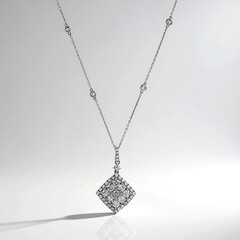 Collana in oro con Diamante I1 (H)
