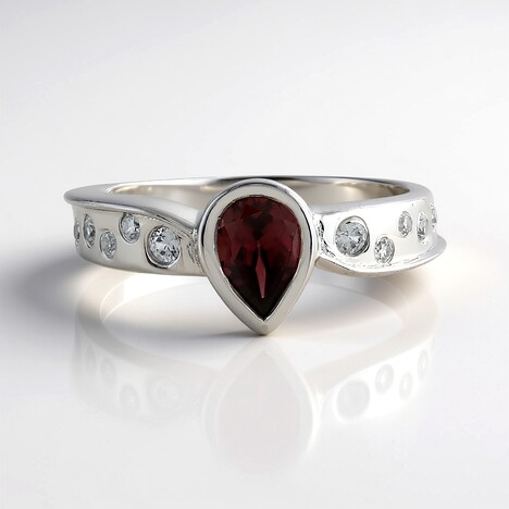 Bague en argent et Zircon rouge
