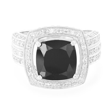 Anillo en plata con Espinela negra