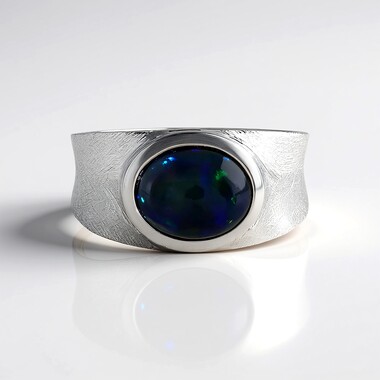 Anillo en plata con Ópalo de Mezezo
