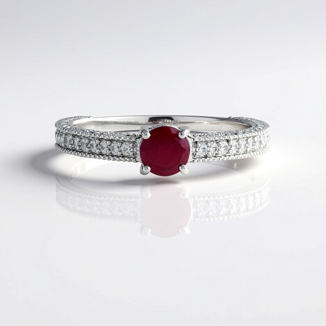 Anello in argento con Rubino Bemainty