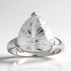 Anello in argento con Kunzite Bianca