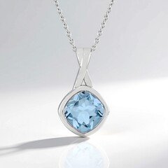 Collana in argento con Topazio Blu Cielo