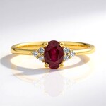 Anello in oro con Rubino Mozambico AAA