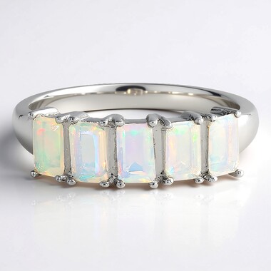 Anillo en plata con Ópalo de Welo