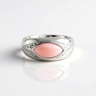 Zilveren ring met een roze opaal (de Melo Essence)