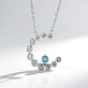 Collar en plata con Grandidierita