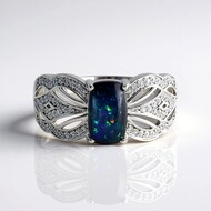 Anillo en oro con Ópalo de Mezezo (SUHANA)