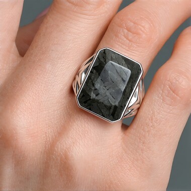 Bague en argent et Météorite d'Alétaï