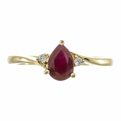 Gouden ring met een robijn