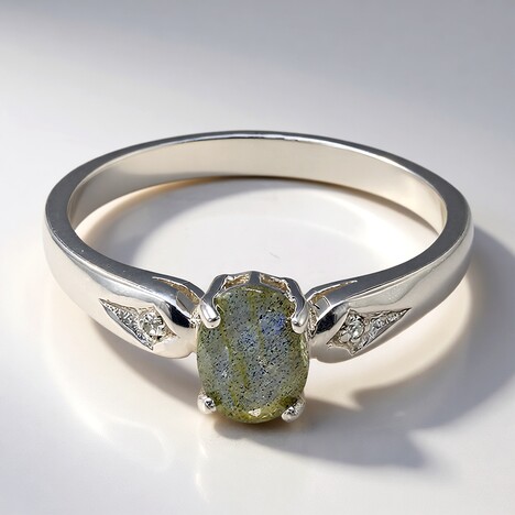 Anello in argento con Labradorite