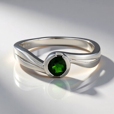 Zilveren ring met een Russische diopsied
