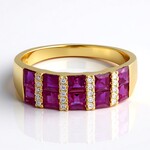 Anello in oro con Rubino Mozambico AAA