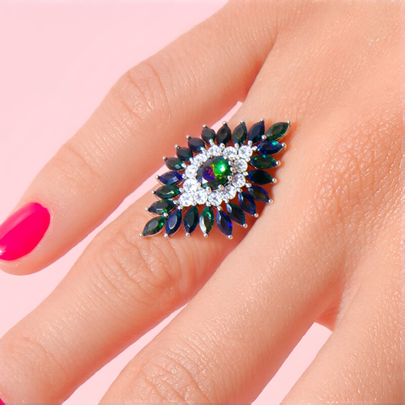 Zilveren ring met een Mezezo opaal